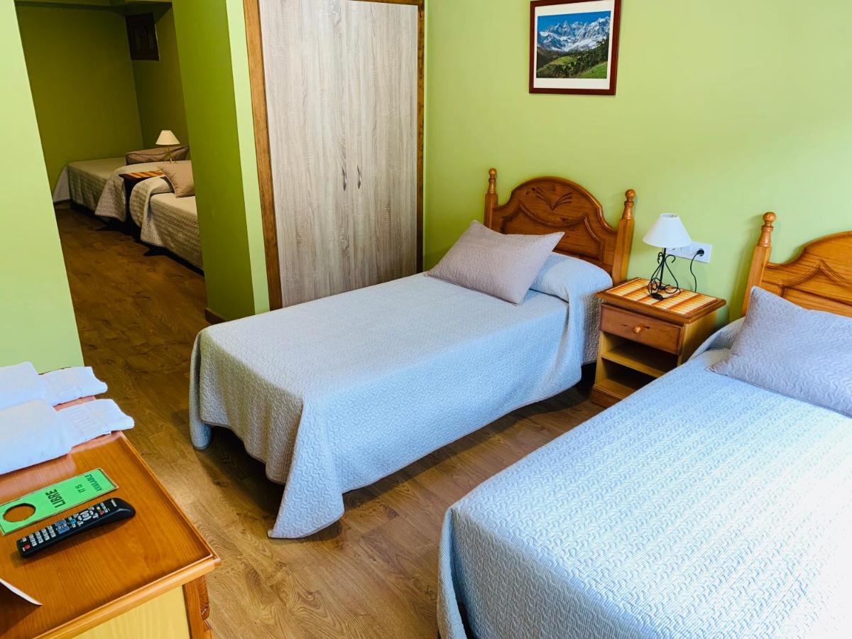 Hostal La Serna Hotel Potes Exterior photo