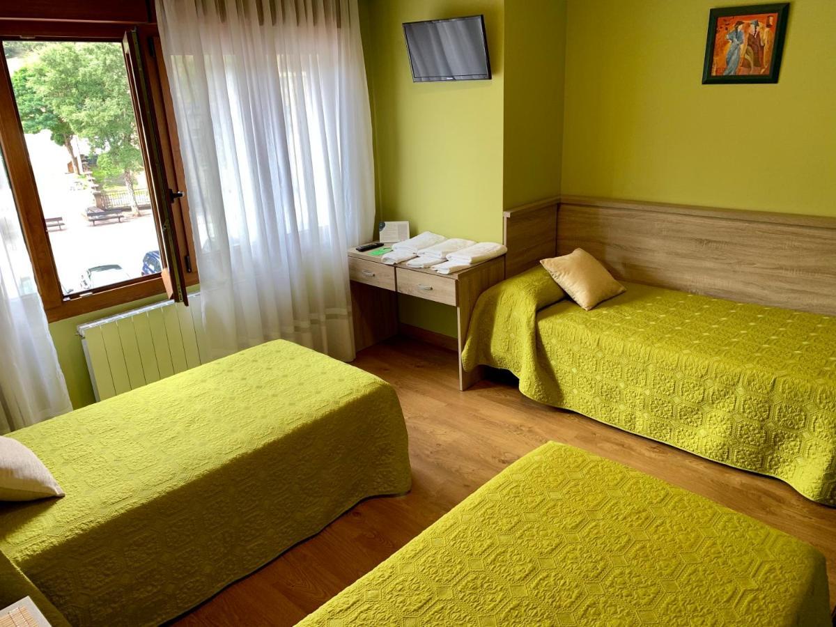 Hostal La Serna Hotel Potes Exterior photo