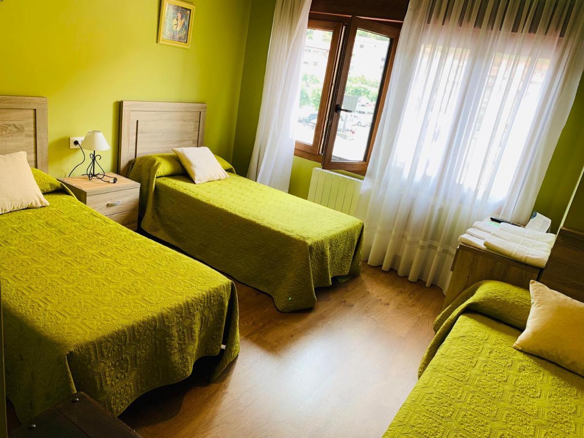 Hostal La Serna Hotel Potes Exterior photo
